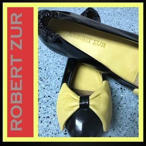 Robert Zur Bow flats💛